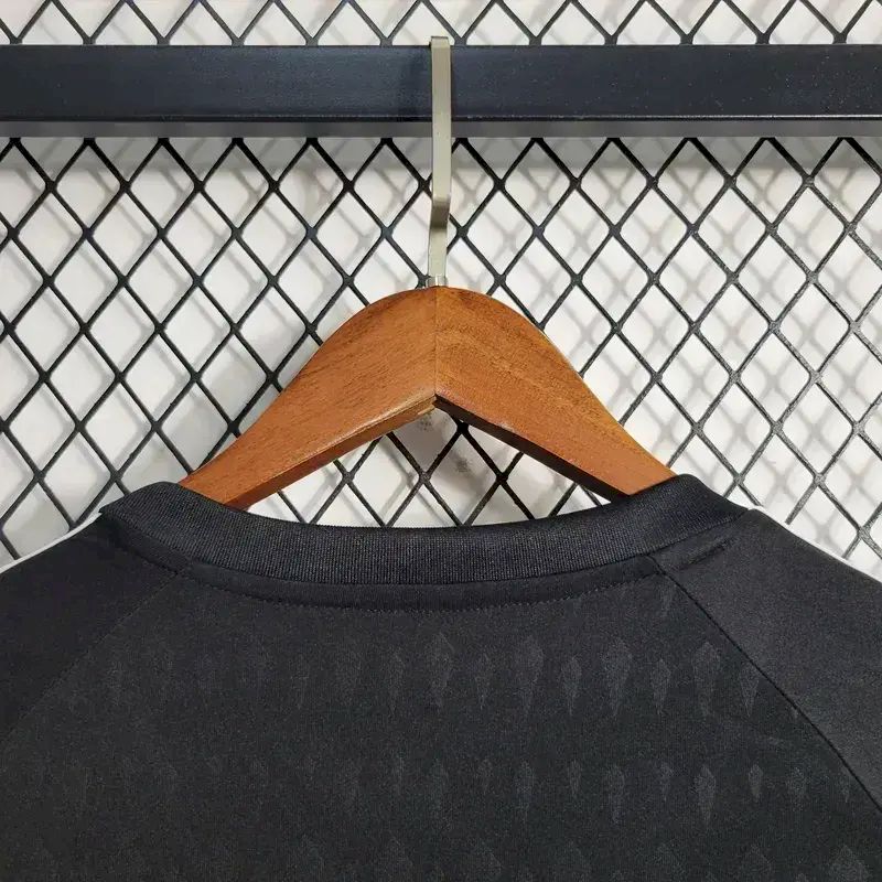 Camisa de goleiro do Real Madrid 2023/24