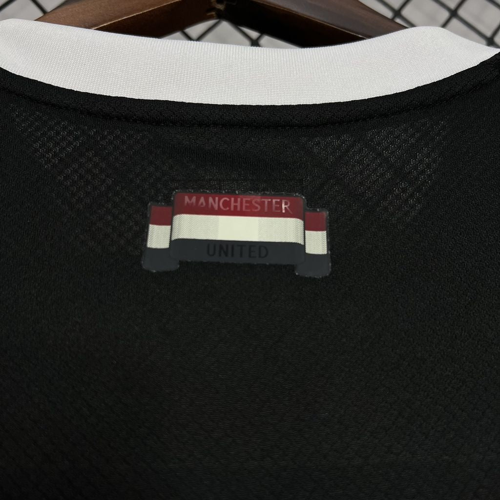 Camisa do quarto goleiro do Manchester United 2024/25