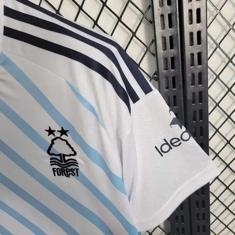 Camisa reserva do Nottingham Forest 2023/24