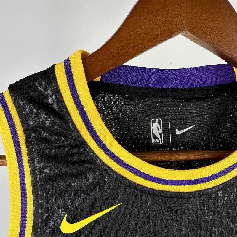 Camisa preta do time juvenil LeBron James