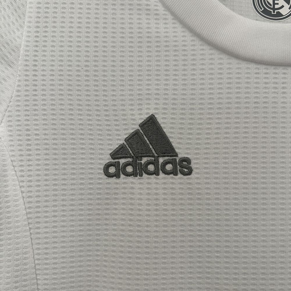 Camisa e shorts retrô infantil do Real Madrid 2015/16