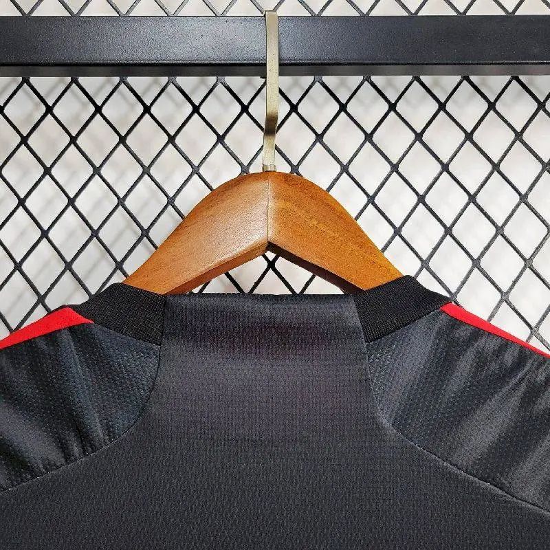 Camisa titular do Flamengo 2024/25