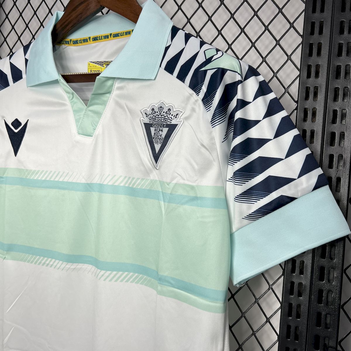 Camisa reserva do Cadiz 2024/25