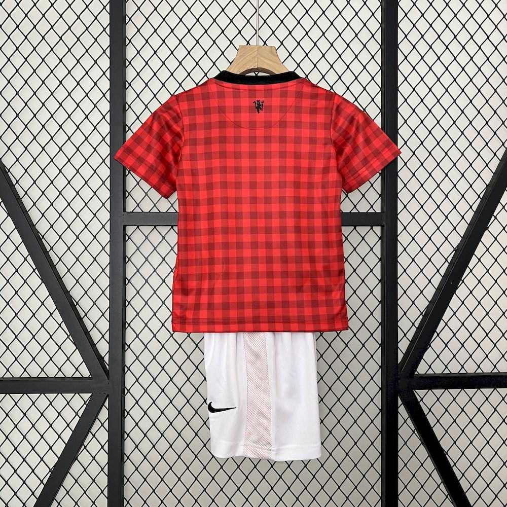 Camisa e shorts retrô infantil Manchester United 2012/13