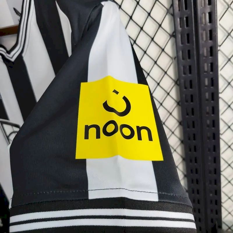 Camisa titular do Newcastle United 2023/24