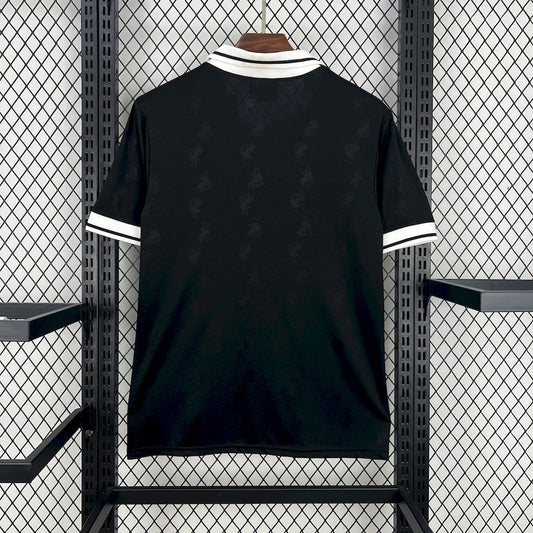 Camisa preta retrô do Liverpool 1996/97