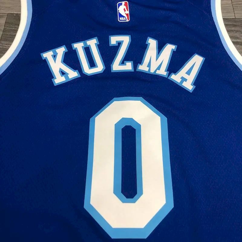 Camisa Kyle Kuzma Masculina Azul Versão Jogador – Edição Clássica Retro Conjunta