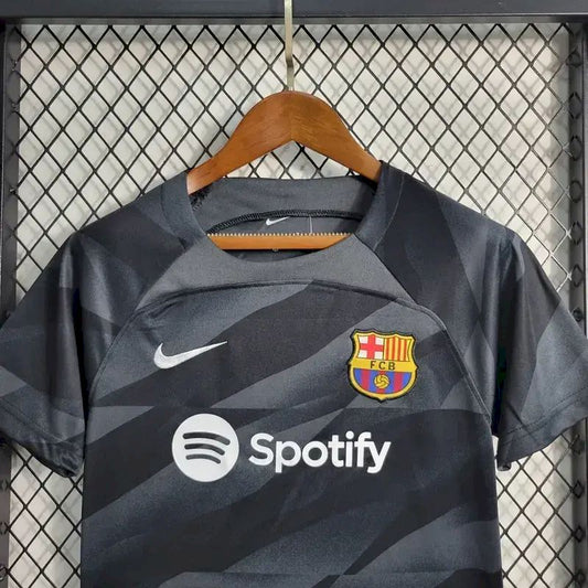 Kit de goleiro infantil preto do Barcelona 2023/24