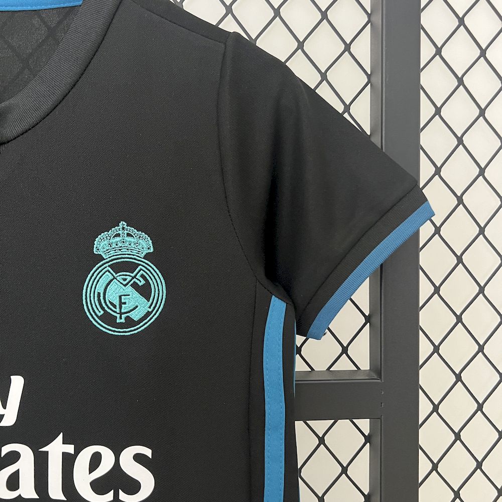 Camisa e shorts retrô infantil do Real Madrid 2017/18
