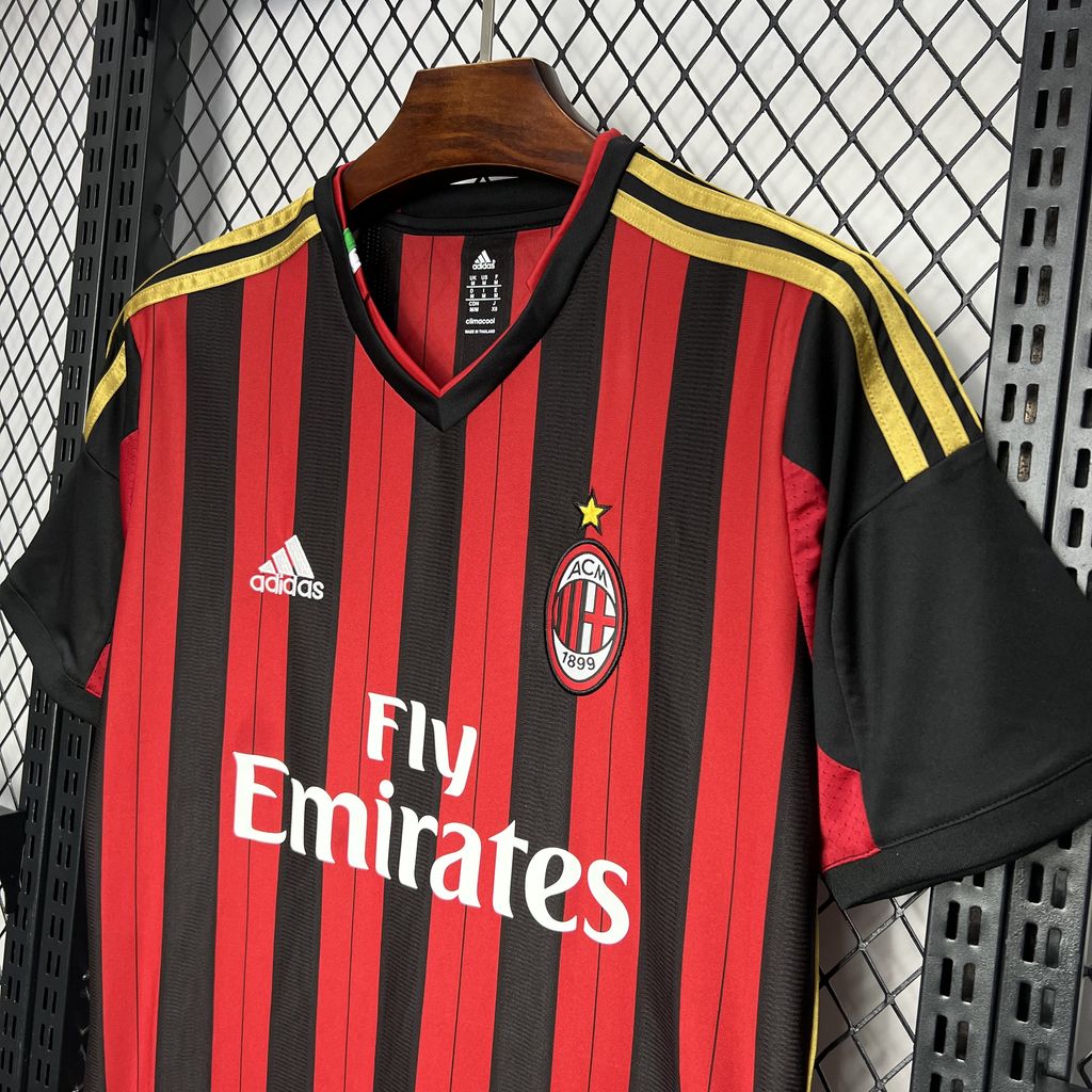 Camisa retrô titular do AC Milan 2013/14