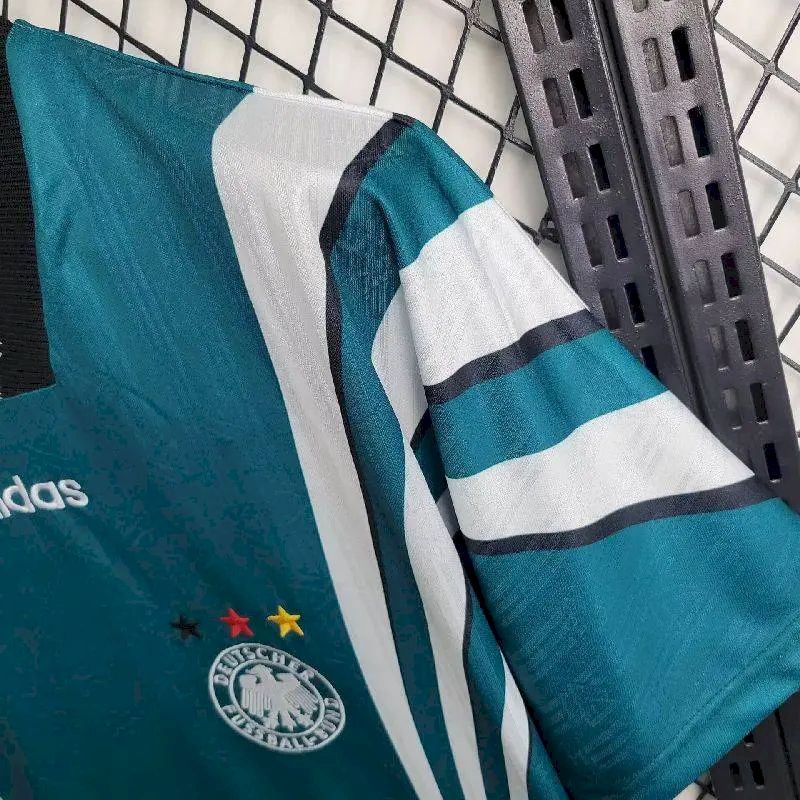 Camisa reserva retrô da Alemanha de 1996