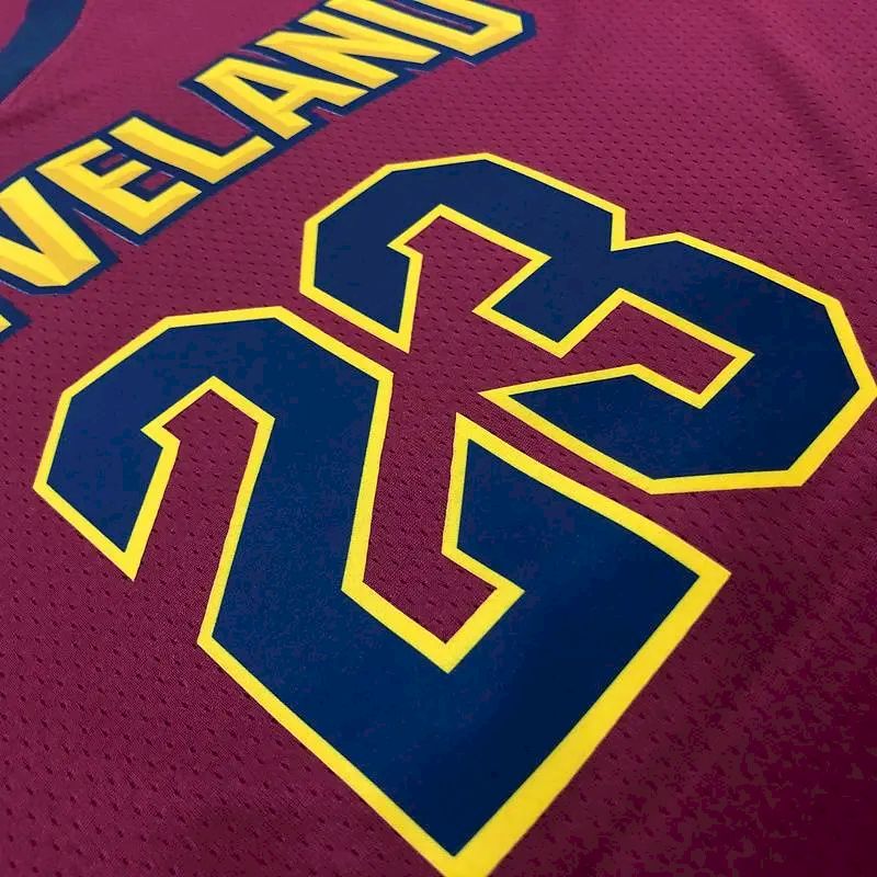 Camisa LeBron James Maroon Swingman Player Version Masculina – Edição Ícone
