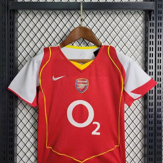 Camisa e shorts retrô infantil do Arsenal 2004/05
