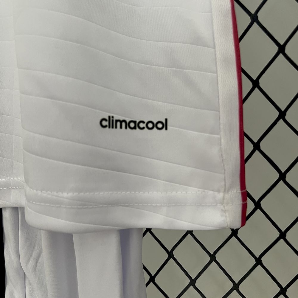 Camisa e shorts retrô infantil do Real Madrid 2014/15
