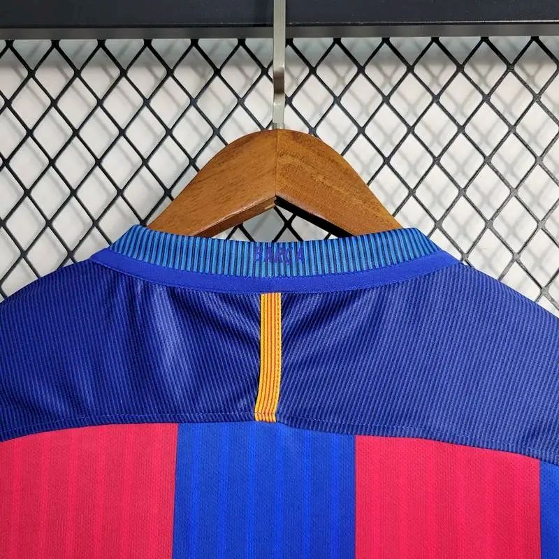 Camisa retrô titular do Barcelona 2016/17