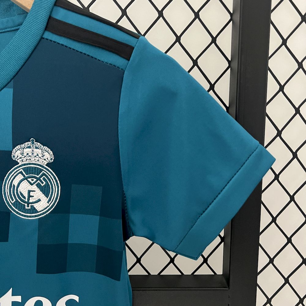 Camisa e shorts retrô infantil do Real Madrid 2017/18