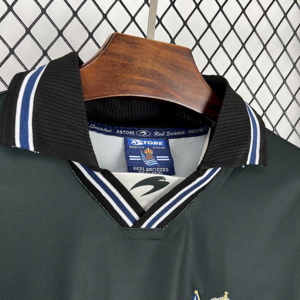 Camisa retrô alternativa do Real Sociedad 2000/02