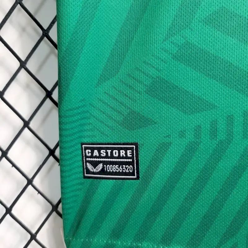 Kit reserva infantil do Newcastle United 2023/24