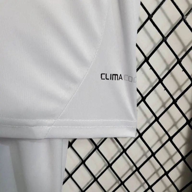 Camisa e shorts retrô infantil do Real Madrid 2011/12
