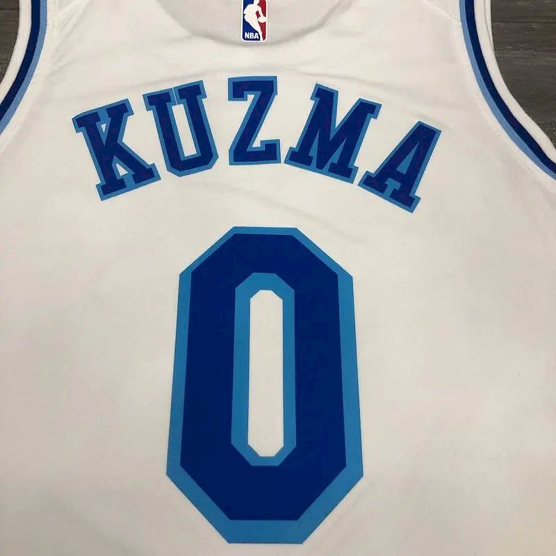 Camisa Kyle Kuzma Masculina Branca Versão Jogador – Edição Clássica Retro Conjunta
