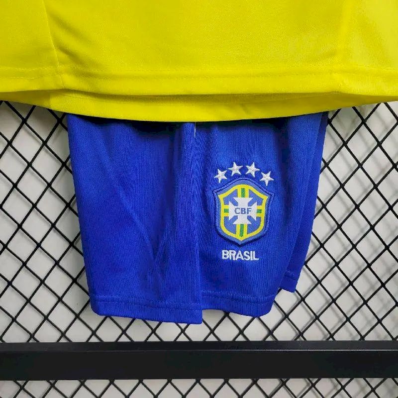 Camisa e shorts retrô infantil Brasil 2002