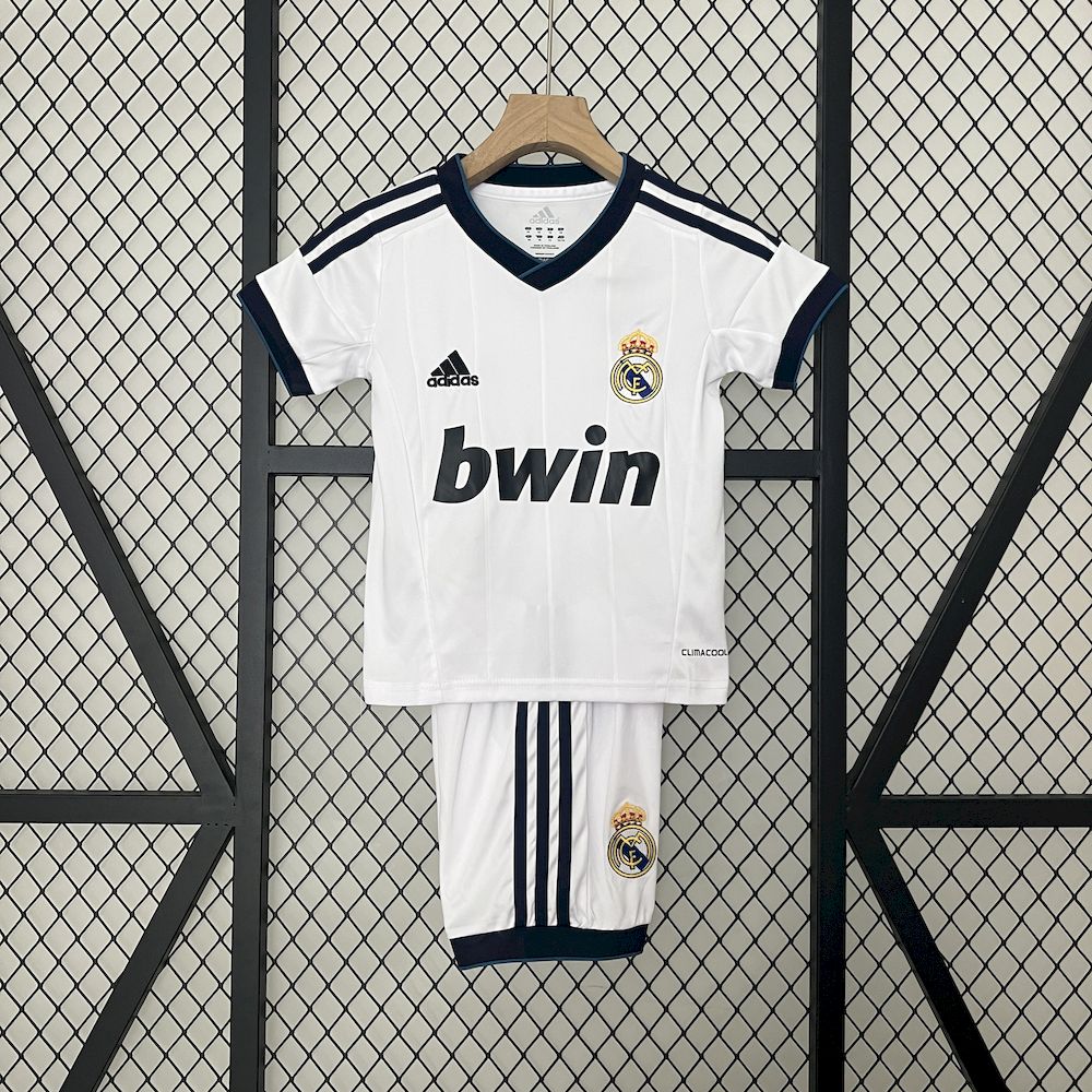 Camisa e shorts retrô infantil do Real Madrid 2012/13