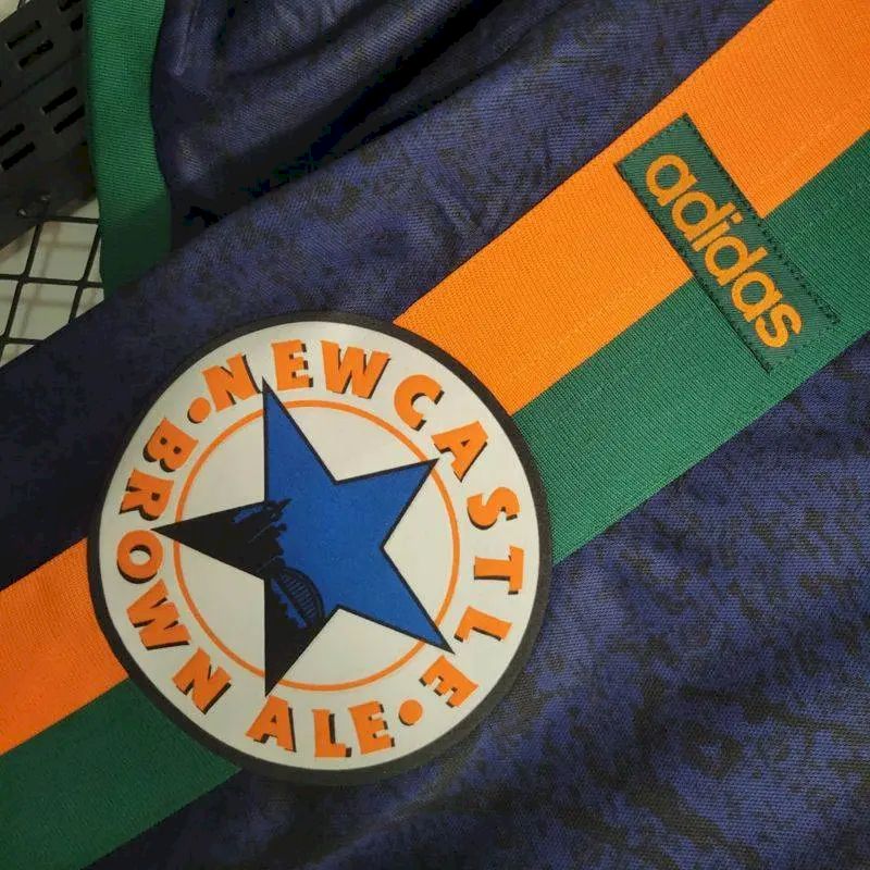 Camisa retrô reserva do Newcastle United 1997/98