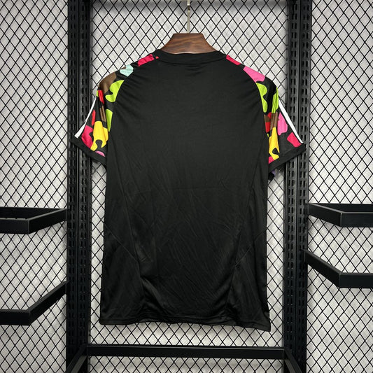 Camisa 3 do Real Madrid para o treino pré-jogo 2024/25