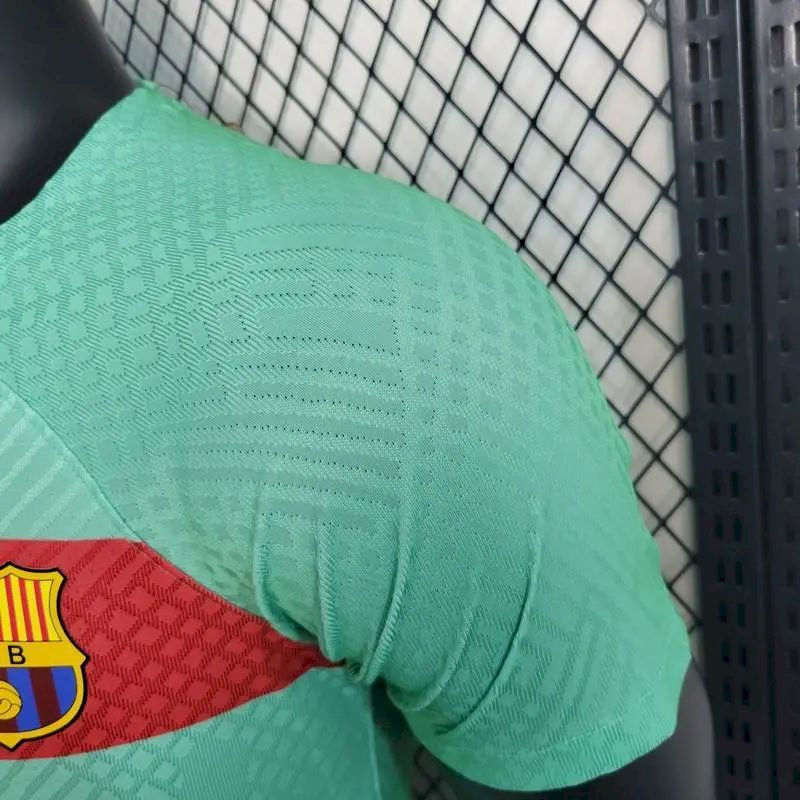 Camisa de treino pré-jogo do Barcelona 2023/24, versão jogador