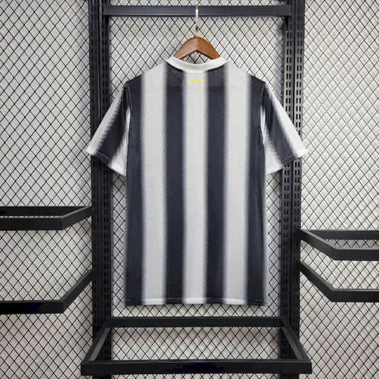 Camisa retrô Home Juventus 2011/12