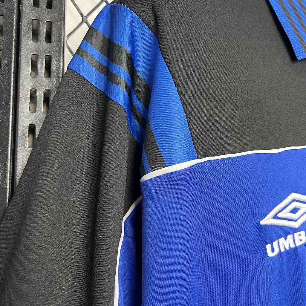Camisa retrô azul de goleiro do Flamengo 1999