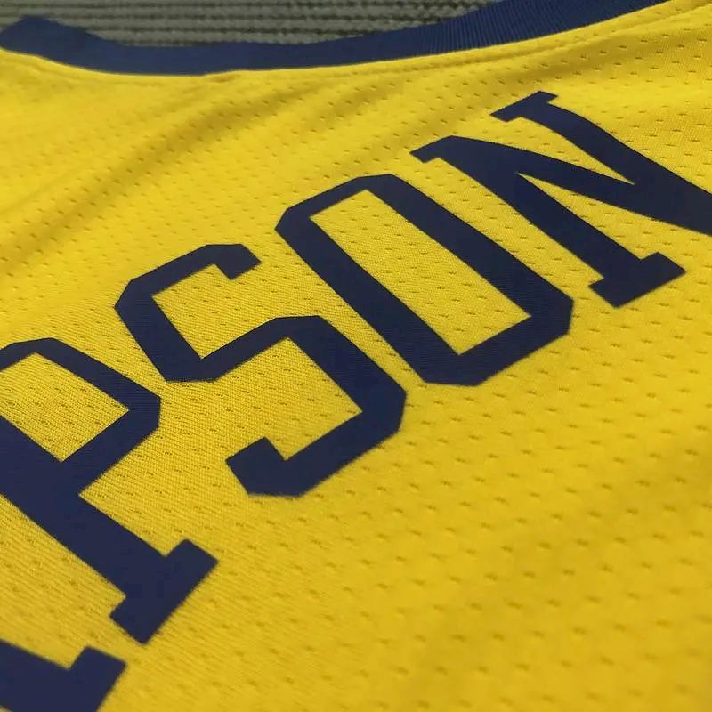 Camisa Klay Thompson Amarela Swingman Versão Jogador Masculina – Edição City