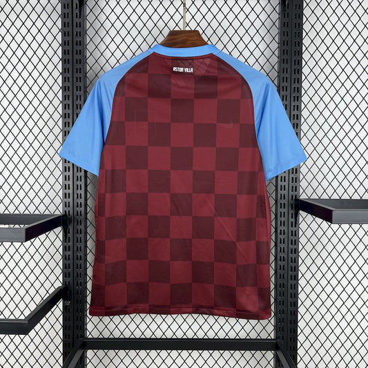 Camisa retrô do Aston Villa 2011/12