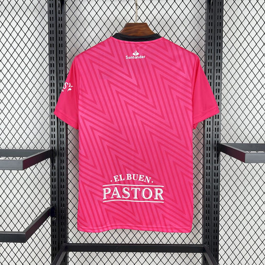 Camisa de goleiro rosa do Racing de Santander 2024/25