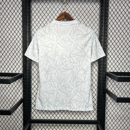 Camisa 2 do Real Madrid para o treino pré-jogo 2024/25