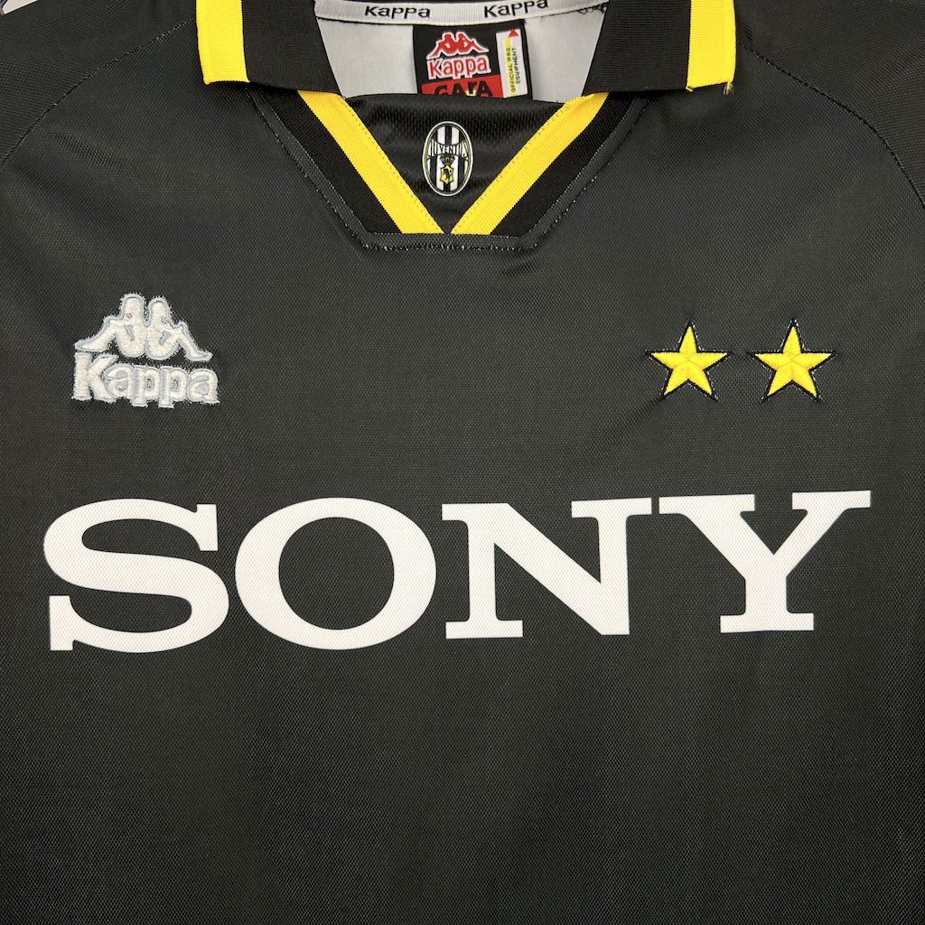 Juventus 1996/97 Third Retro Jersey