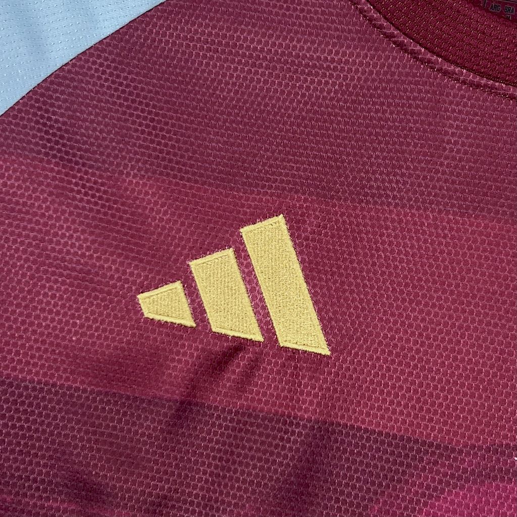 Camisa titular do Aston Villa 2025/26