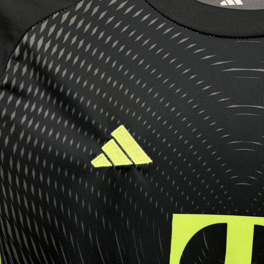 Bayern Munich 2025/26 Blackn Goalkeeper Kids Kit