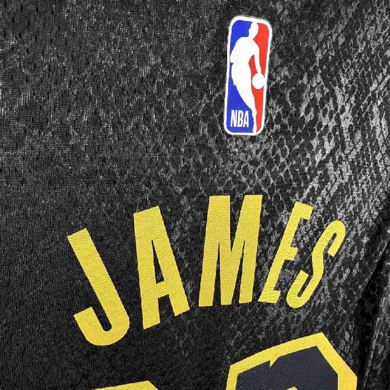 Camisa preta do time juvenil LeBron James