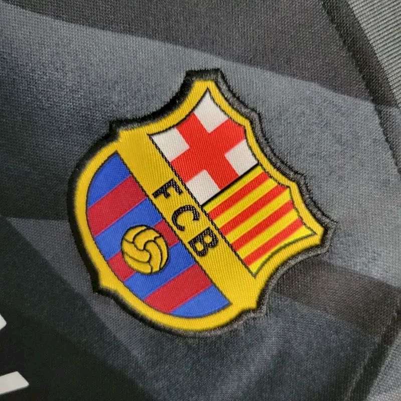 Kit de goleiro infantil preto do Barcelona 2023/24