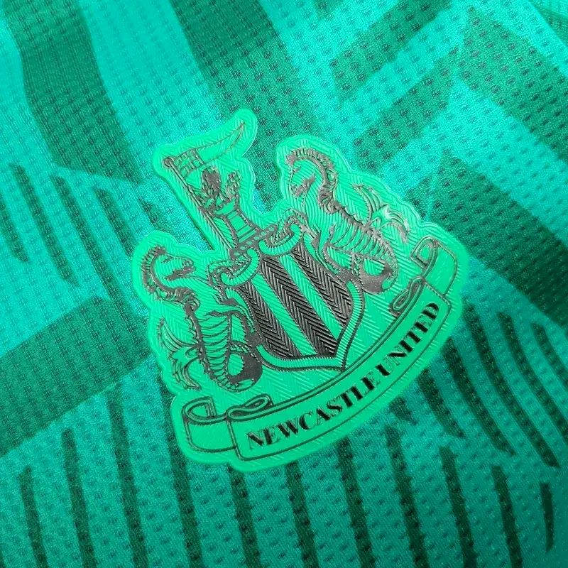 Camisa reserva do Newcastle United 2023/24, versão do jogador