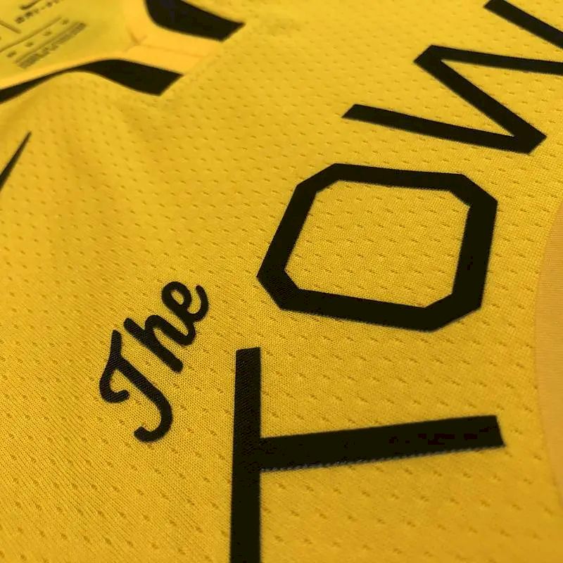 Camisa Stephen Curry Masculina Gola V Amarela Versão Jogador – Edição Statement