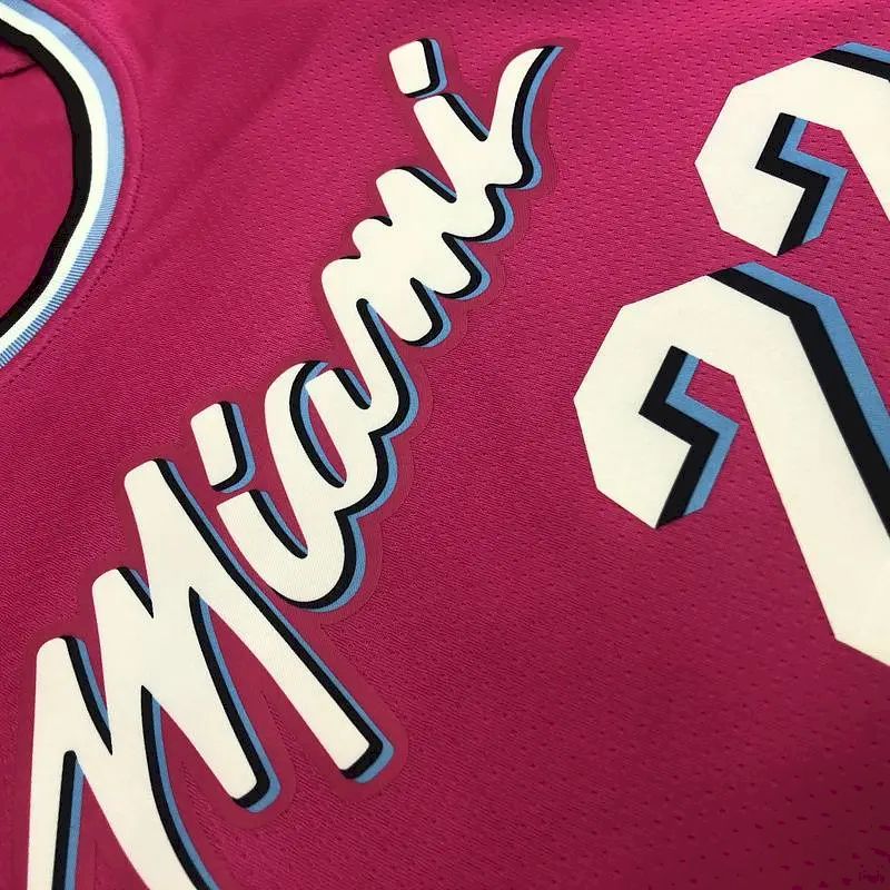 Camisa Jimmy Butler Masculina Rosa Versão Jogador – Edição Clássica Retro