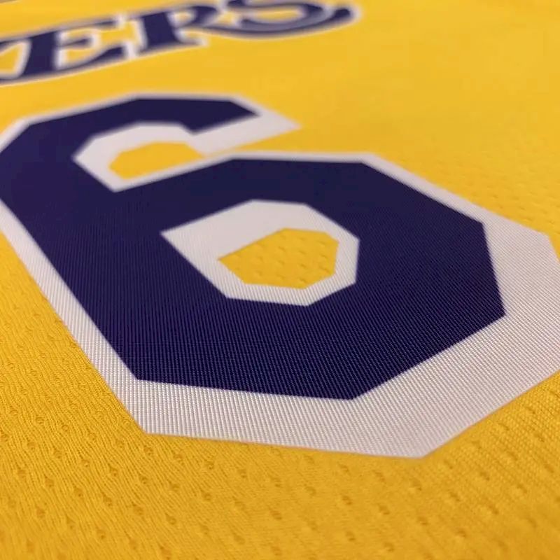Camisa LeBron James Masculina 2020-21 Amarela Versão Jogador – Edição Clássica Retrô