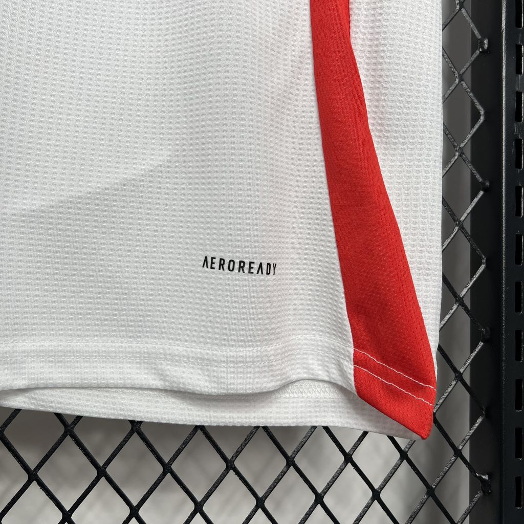 Camisa titular do Fulham 2024/25
