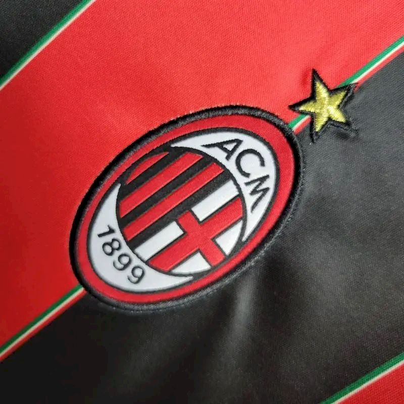 Camisa retrô titular do AC Milan 2012/13