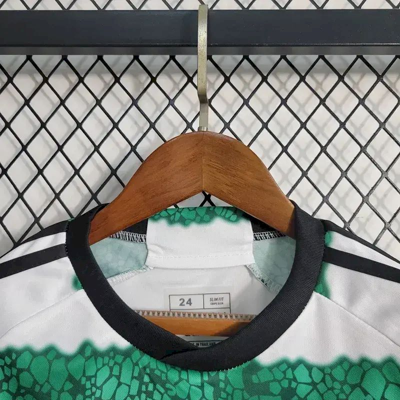 Camisa infantil do Celtic 2023/24