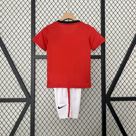 Camisa e shorts retrô infantil Manchester United 2009/10