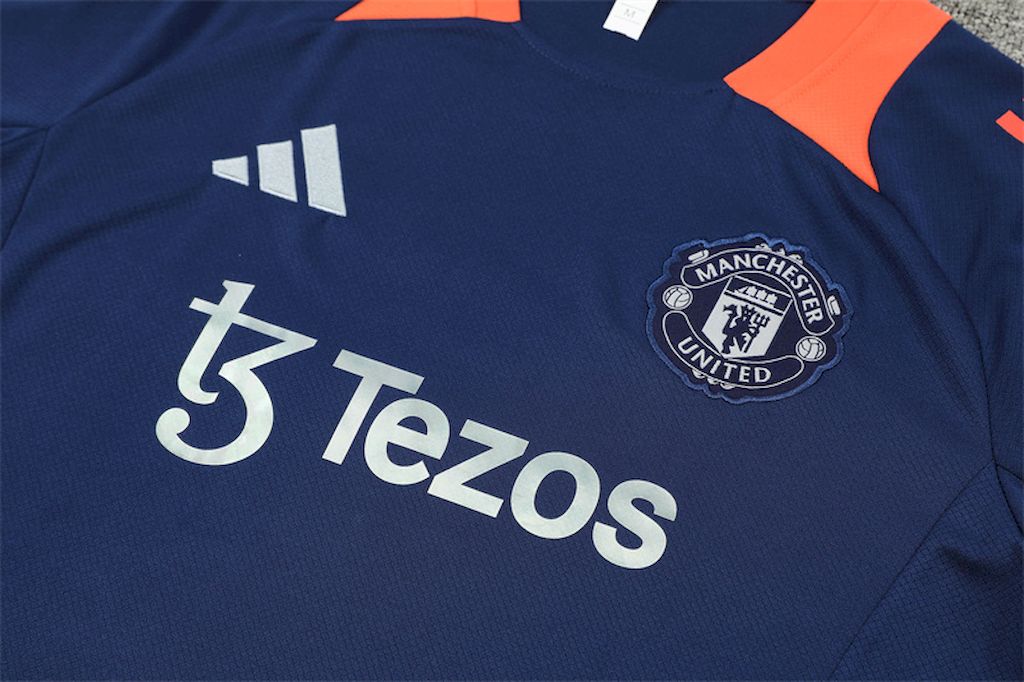 Camisa de treino adulto + short Manchester United 2024/25 14001
