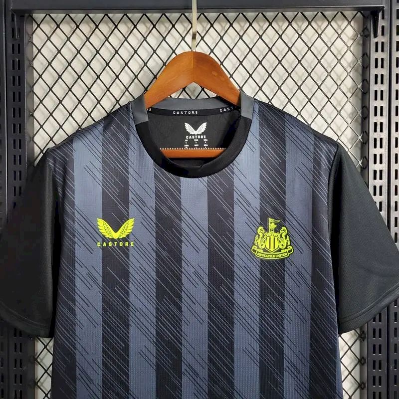 Camisa de treino pré-jogo do Newcastle United 2023/24